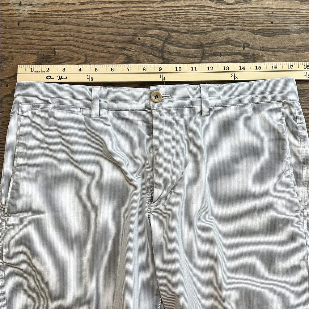 Banana Republic Aiden corded tan white stripe Flat Front Shorts size 33